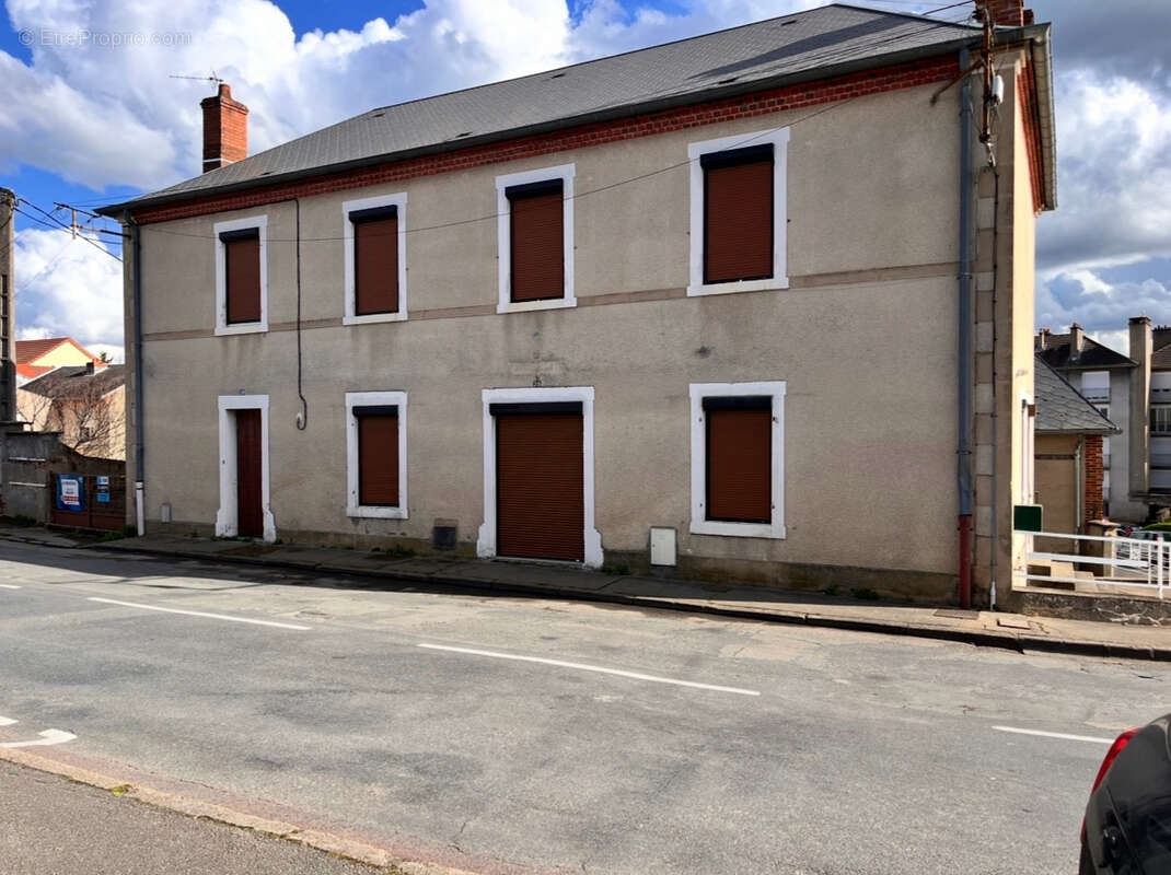 À Bourbon-Lancy (71), immeuble à vendre 105000 € - photo 3