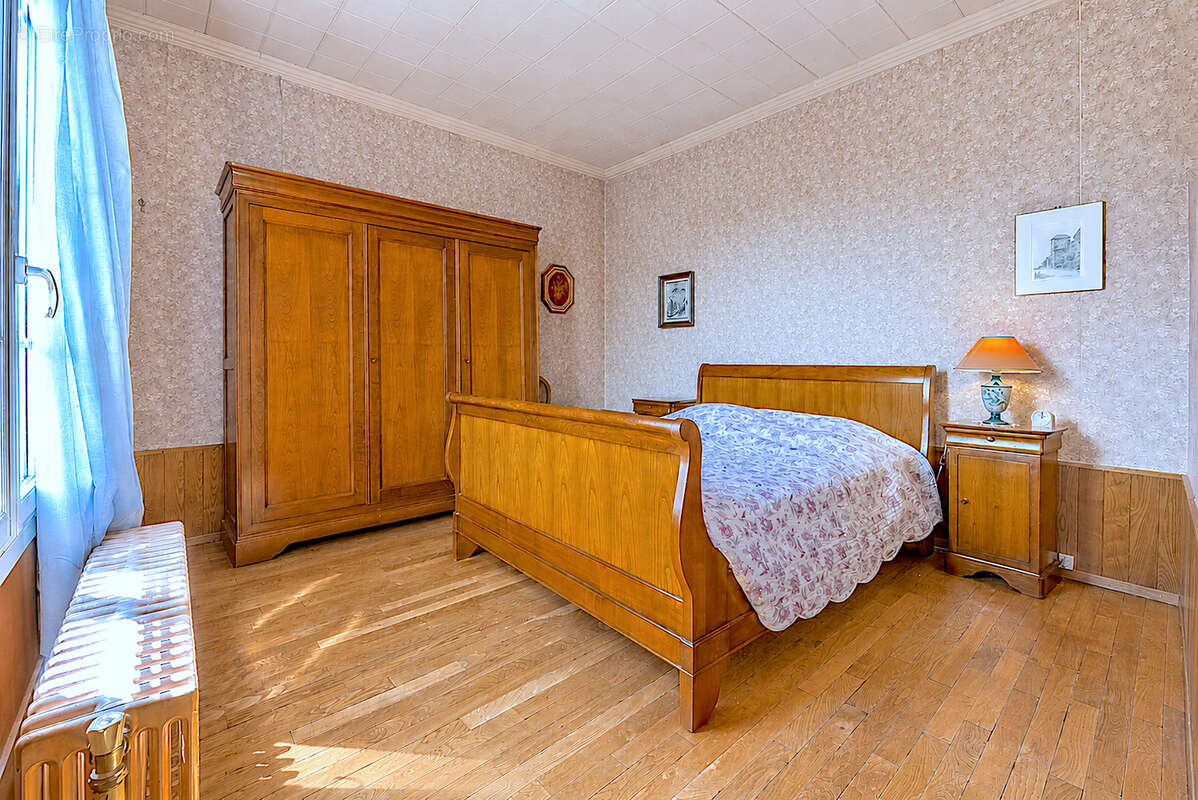 Argenteuil Maison de 4-5 pièces + dépendance sur 316m2 de terrain clos. - photo 6