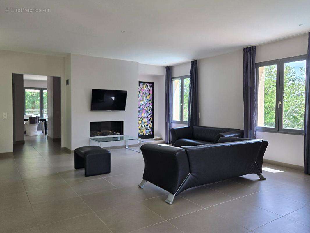 Villa moderne et confortable avec piscine, en bordure d'un golf - photo 8