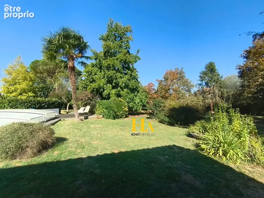 Demeure de caractère avec piscine, de 226m2 à Orist, au coeur d'un écrin de verdure. - photo 18