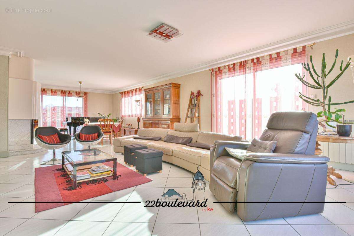Maison 213 m² à Panazol  - photo 6