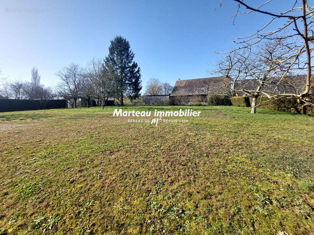 Terrain à PARIGNE-L&#039;EVEQUE