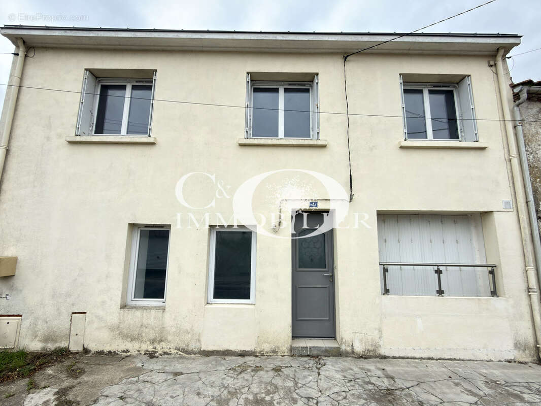 Maison à CORCOUE-SUR-LOGNE