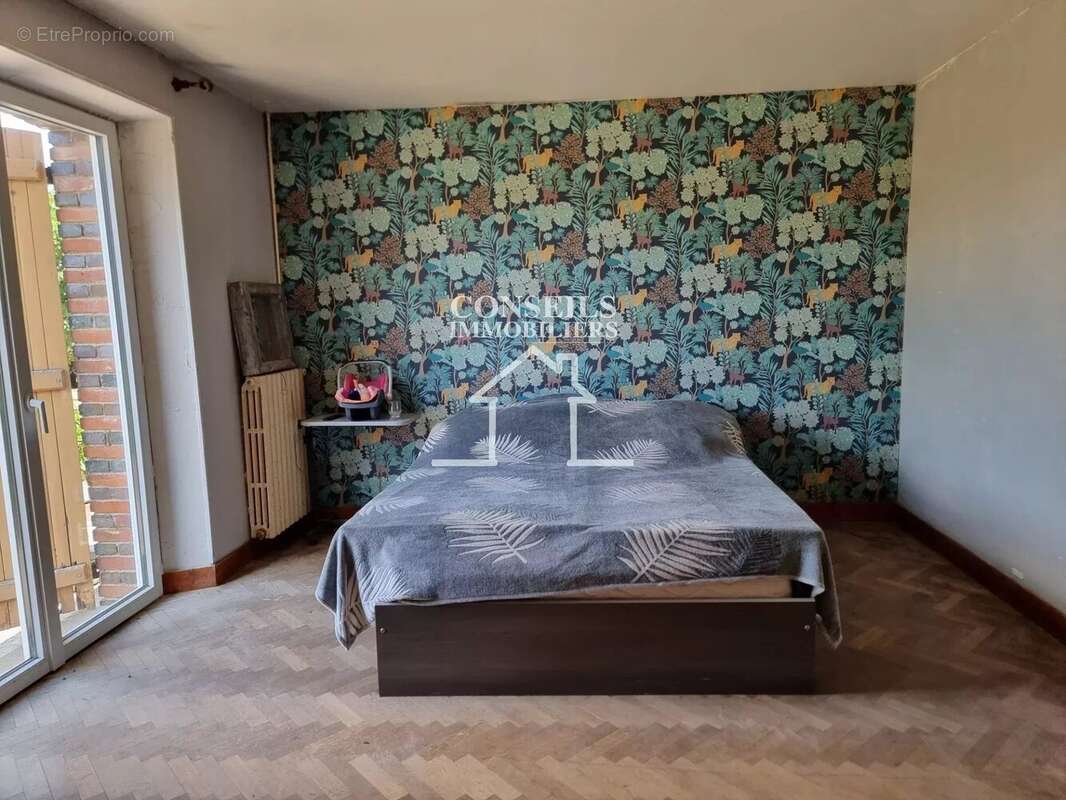 Maison à VILLENEUVE-SUR-YONNE