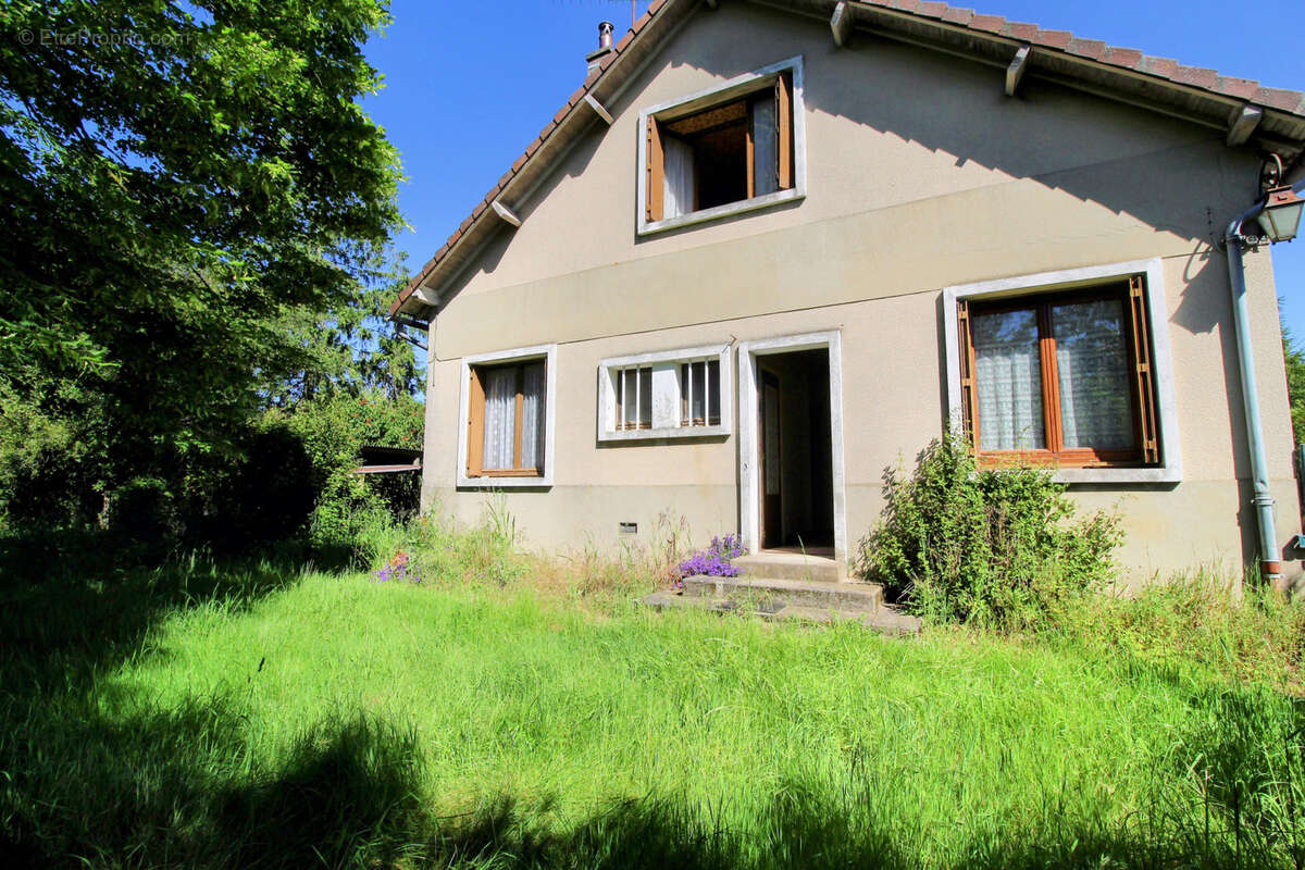 Maison à HOUDAN