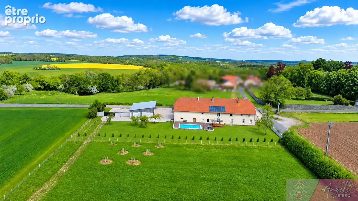 Propriété de caractère sur plus d'1 hectare de terrain - photo 1