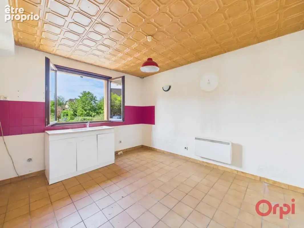 Maison familiale de 4 chambres sur terrain arboré de 480 m² - photo 5