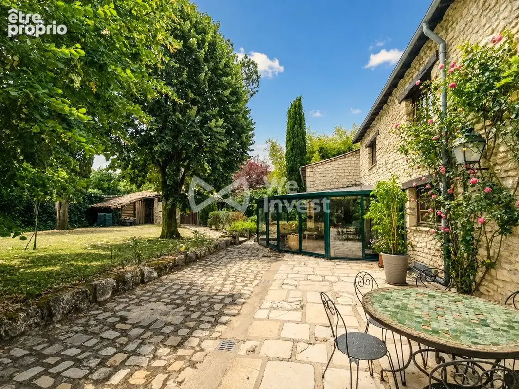 Maison 325 m² à Chatellerault  - photo 4