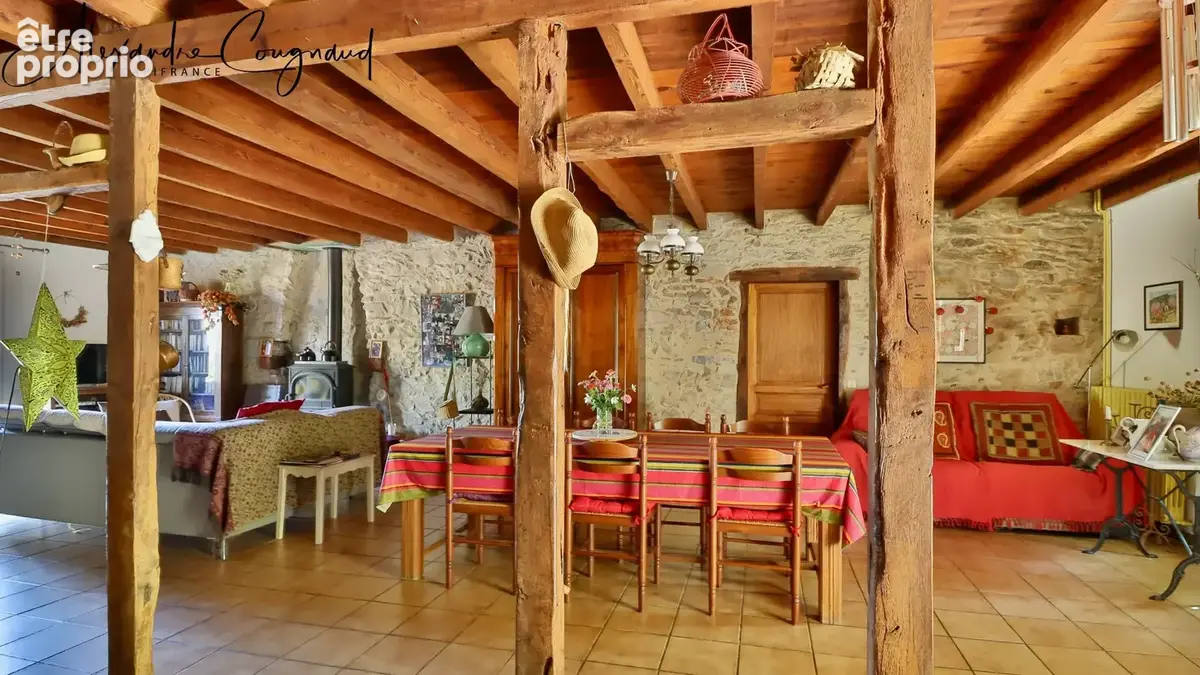 Soual (81) — Corps de ferme 187 m², 6 chambres, dépendances 440 m², terrain 9 800 m² - photo 3