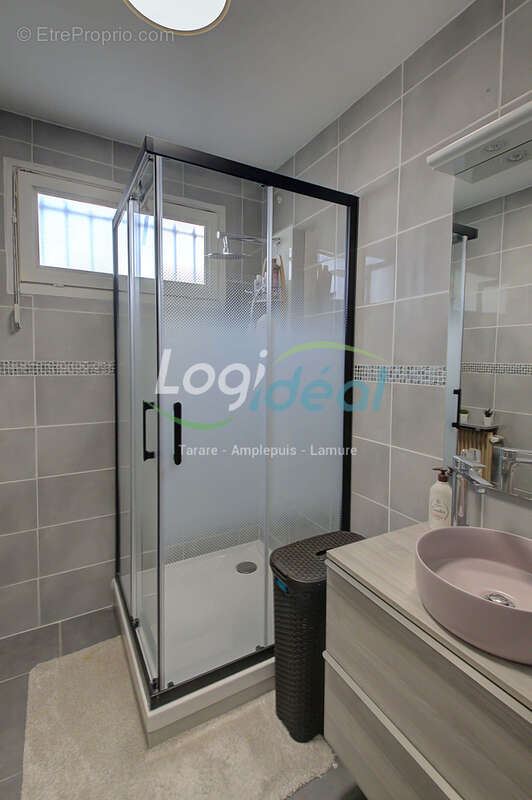 Appartement à MEYZIEU