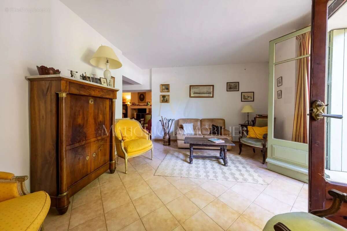 Appartement à MAUGUIO