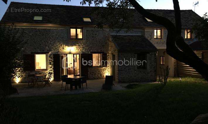 Commerce à FONTENAY-LES-BRIIS