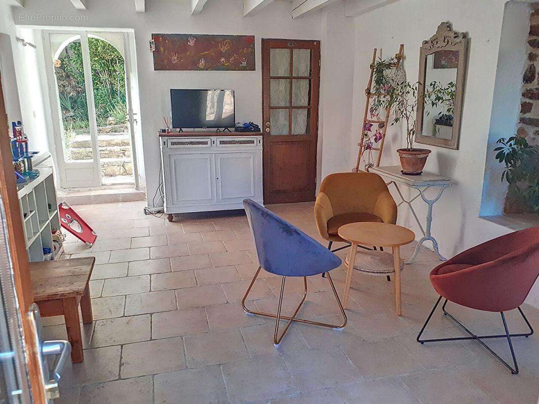 Maison à LA ROQUEBRUSSANNE