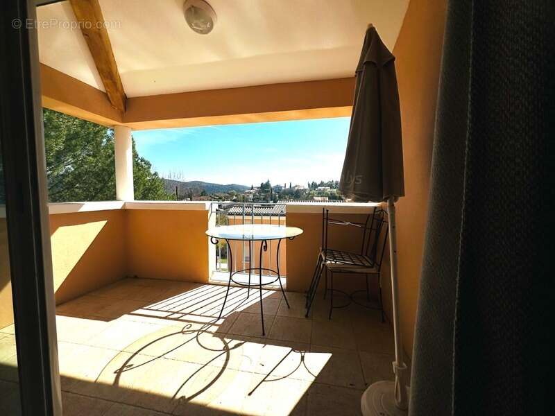 Appartement à GREOUX-LES-BAINS