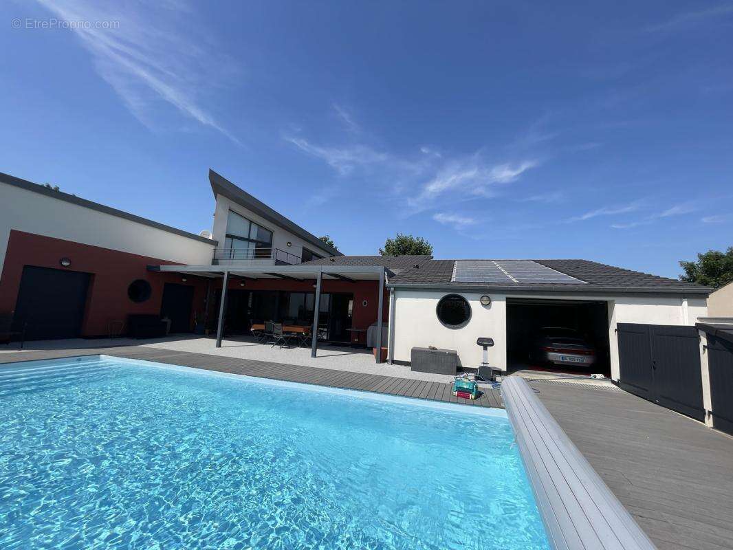 Maison à SAINT-LAURENT-DE-LA-PREE