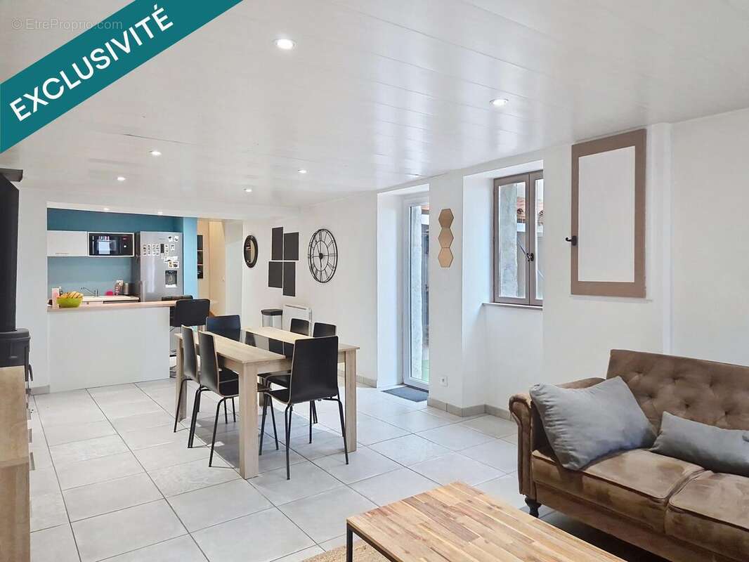 Photo 2 - Maison à SAINT-LAURENT-DE-CHAMOUSSET