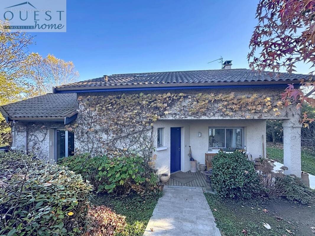 Maison à CHARBONNIERES-LES-BAINS