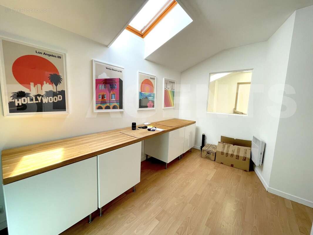 CHAMBRE BUREAU - Commerce à AUBERS