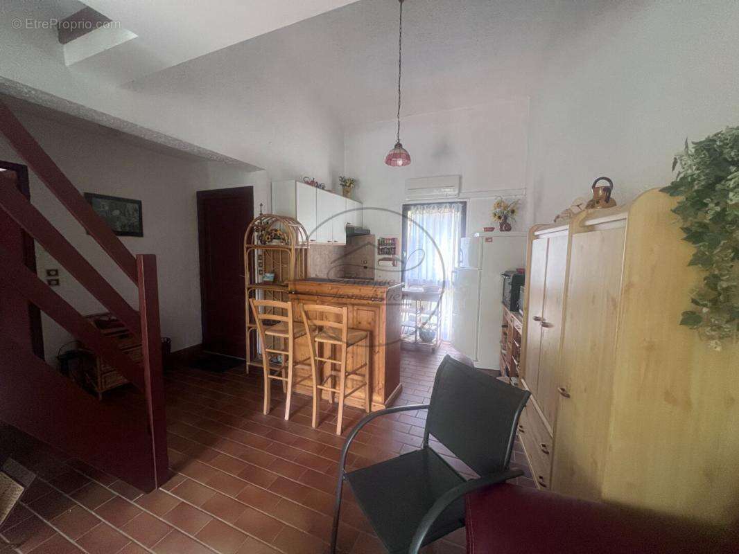 Maison à SAINT-SAUVEUR-DE-CRUZIERES