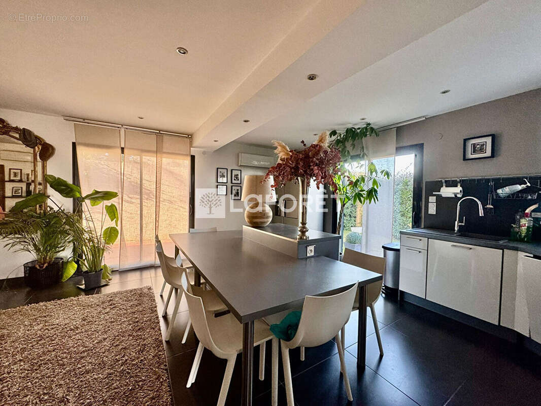 Maison à VILLENEUVE-DE-LA-RAHO