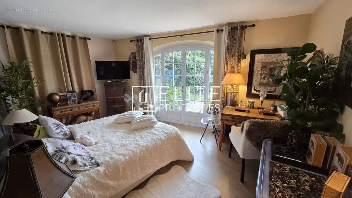 Maison à ROQUEFORT-LES-PINS