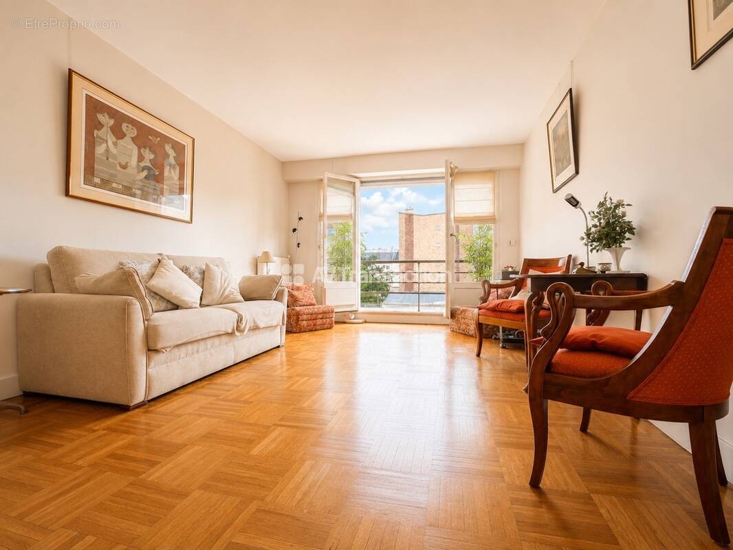 Appartement à NEUILLY-SUR-SEINE