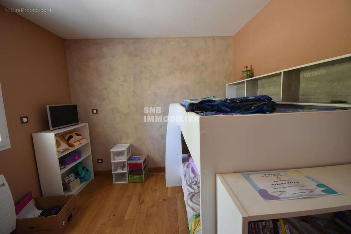 Pavillon plain pied 3 chambres 2 garages - photo 10