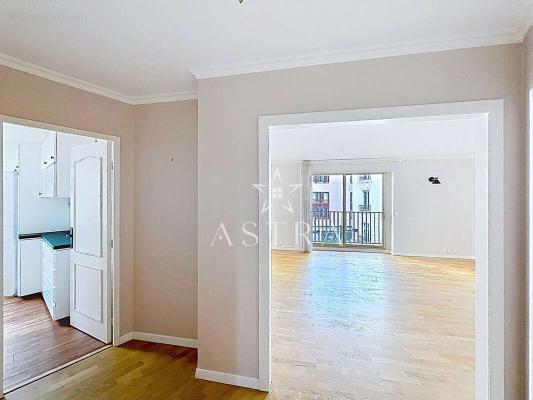 Appartement à PARIS-14E