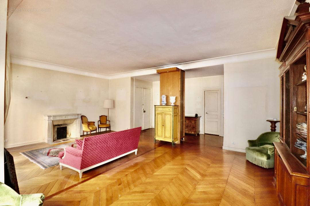 Appartement à PARIS-15E