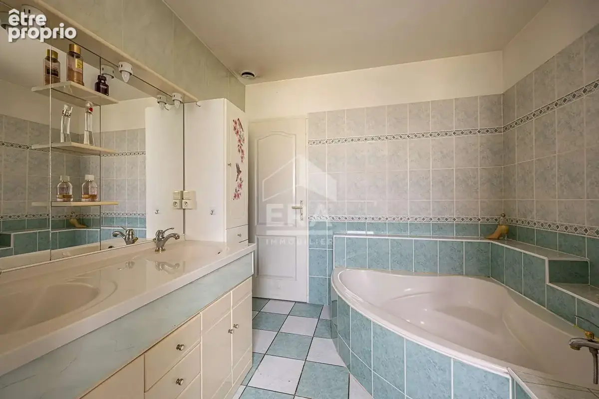 Maison de plain pied de126 m2, 20 minutes La Rochelle, 3 chambres, garage, beau terrain. - photo 13