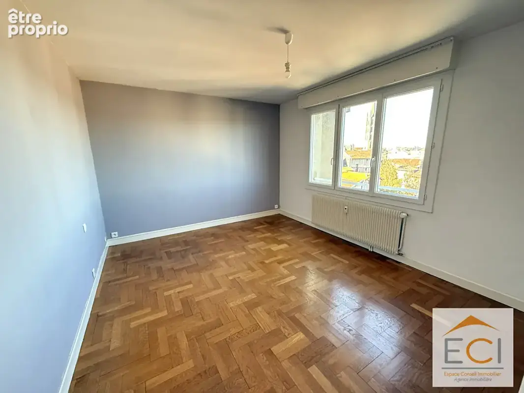 A VENDRE - Appartement duplex 3 chambres - Quartier Mairie - photo 14