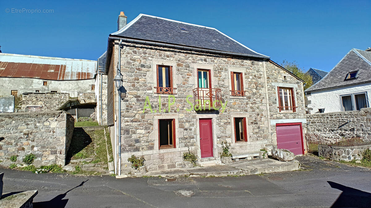 Maison à CHAMBON-SUR-LAC