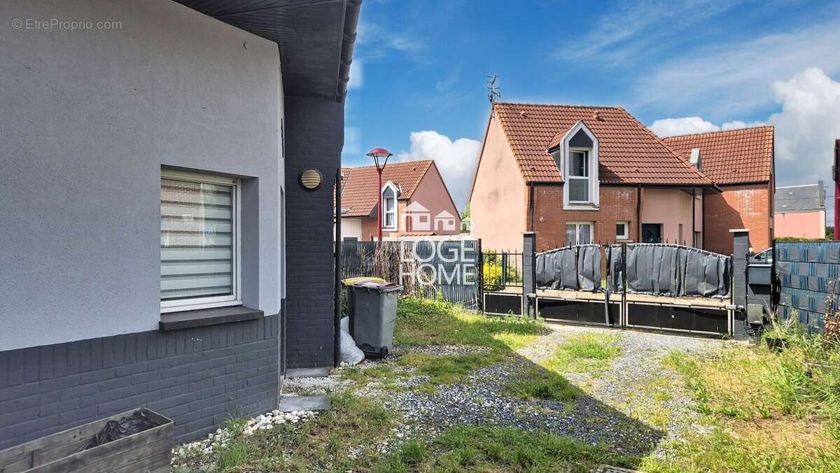 parking - Maison à DOURGES