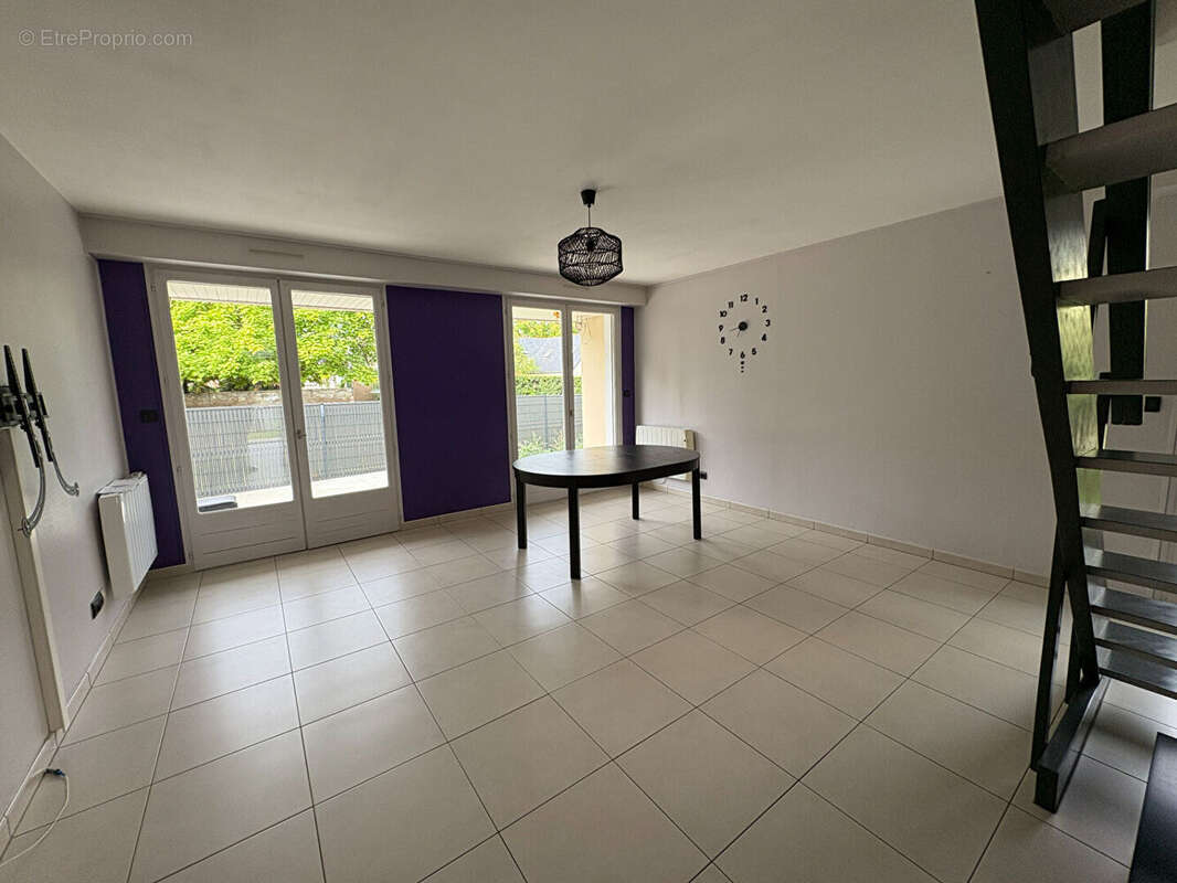 Maison à SAINT-CLEMENT-DES-LEVEES