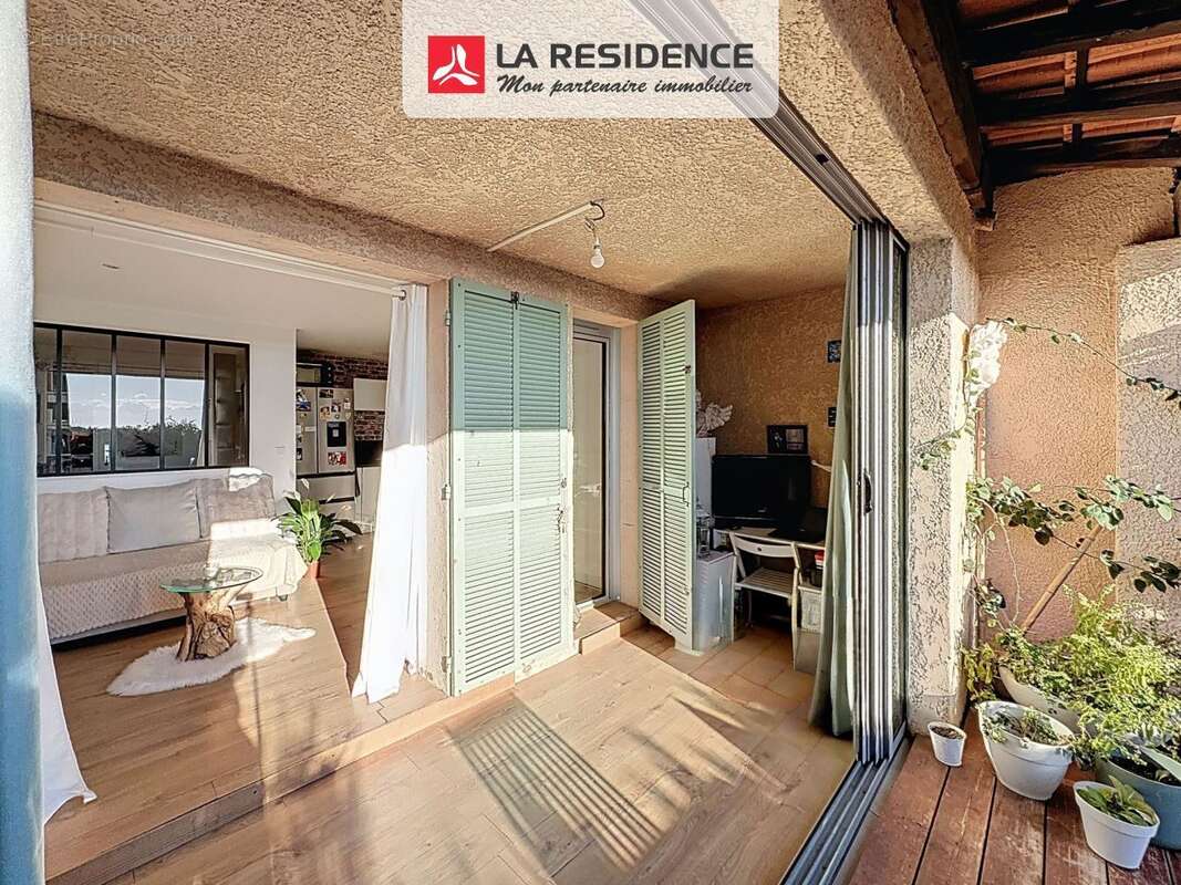 Appartement à ROQUEBRUNE-SUR-ARGENS