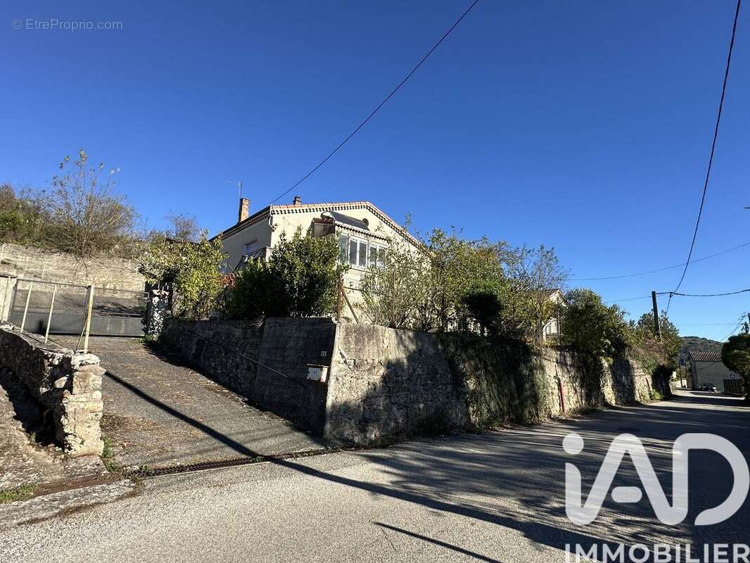 Photo 3 - Maison à SAINT-ETIENNE-DE-FONTBELLON