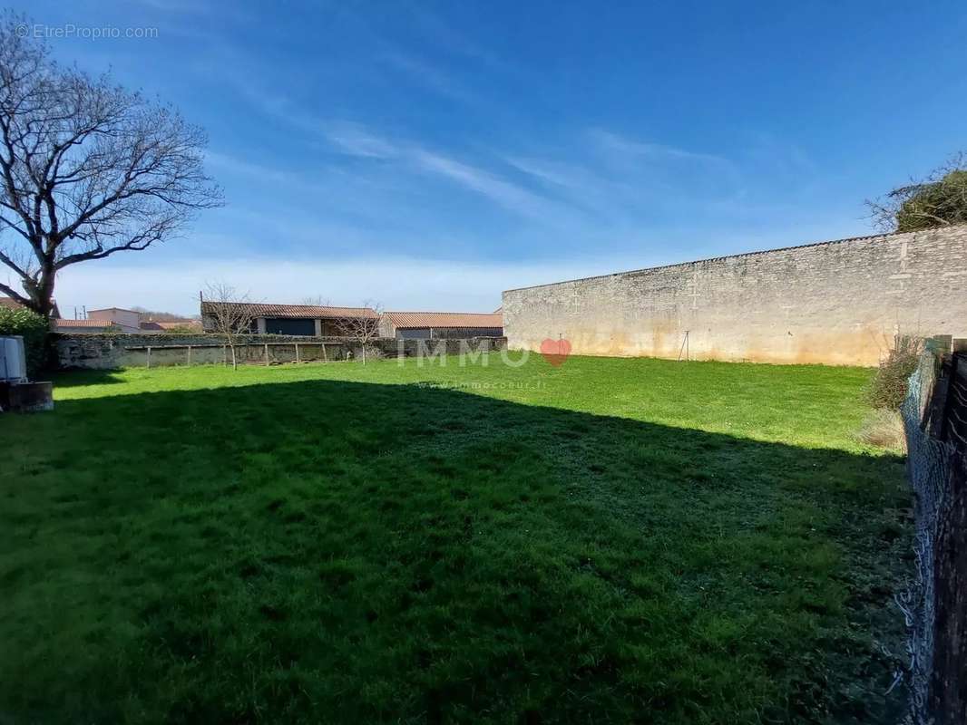 Maison à SAINTE-NEOMAYE