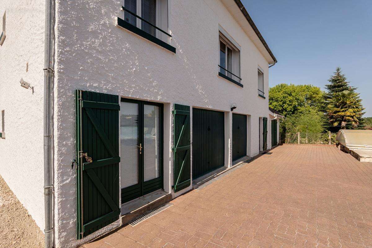 Lieux uniques ® x propriétés privées propose maison de  187 m² sur un terrain de 1295 m² à cellettes (41) - photo 5