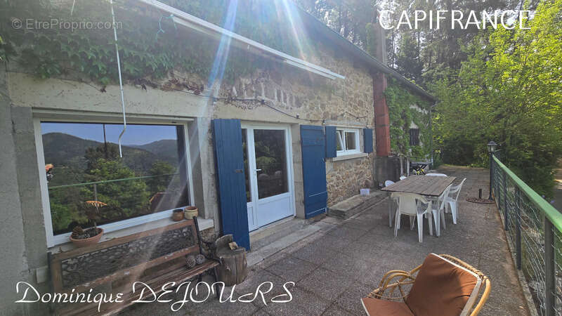 Maison à SAINT-SAUVEUR-DE-MONTAGUT