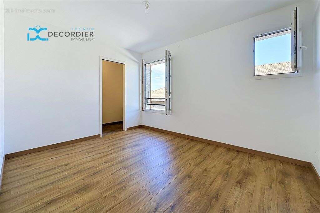 Superbe T5 Duplex récent avec terrasse, double garage et excellent DPE A/A !  - photo 7