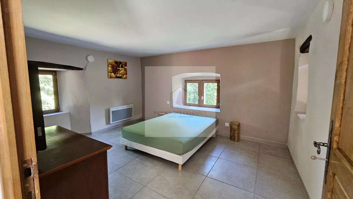 Maison à LE COLLET-DE-DEZE