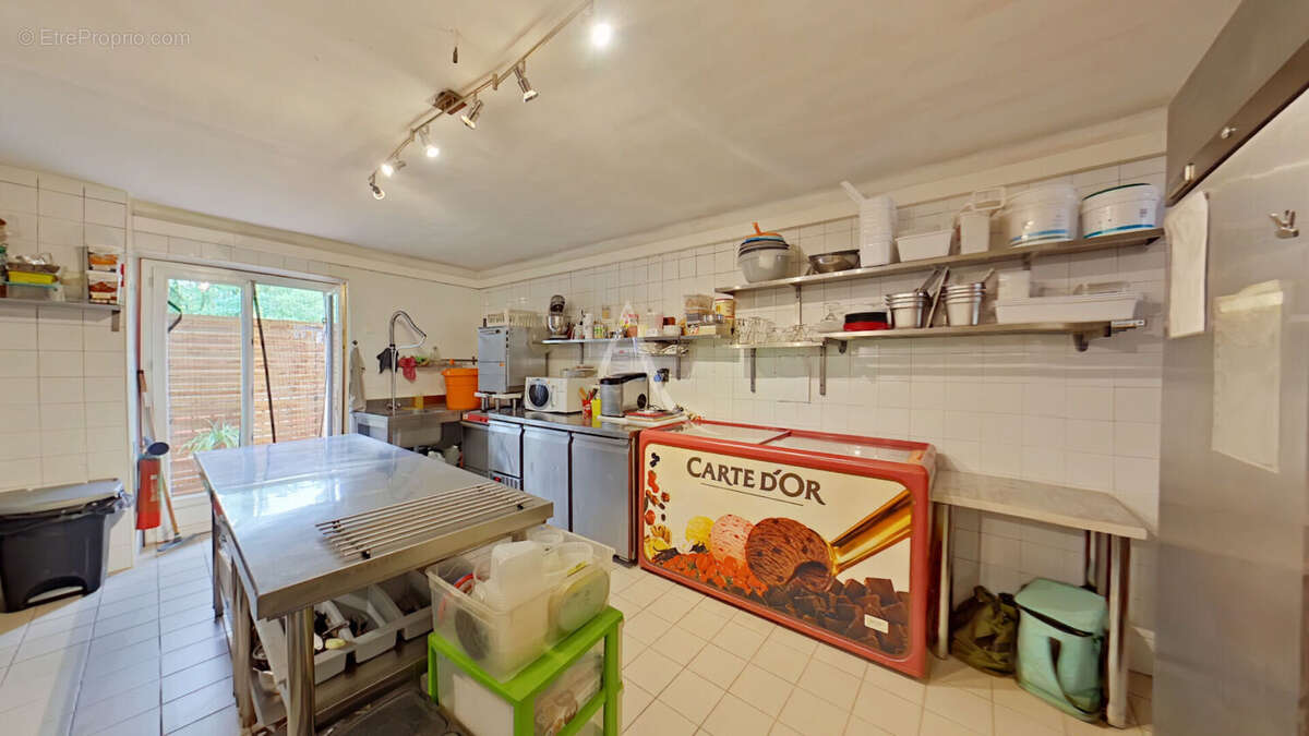 Commerce à VINON-SUR-VERDON