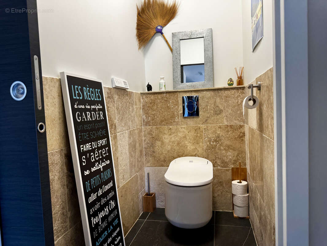 Atypique Plain-pied Contemporain avec Terrasses, Piscine et Vue… - photo 12