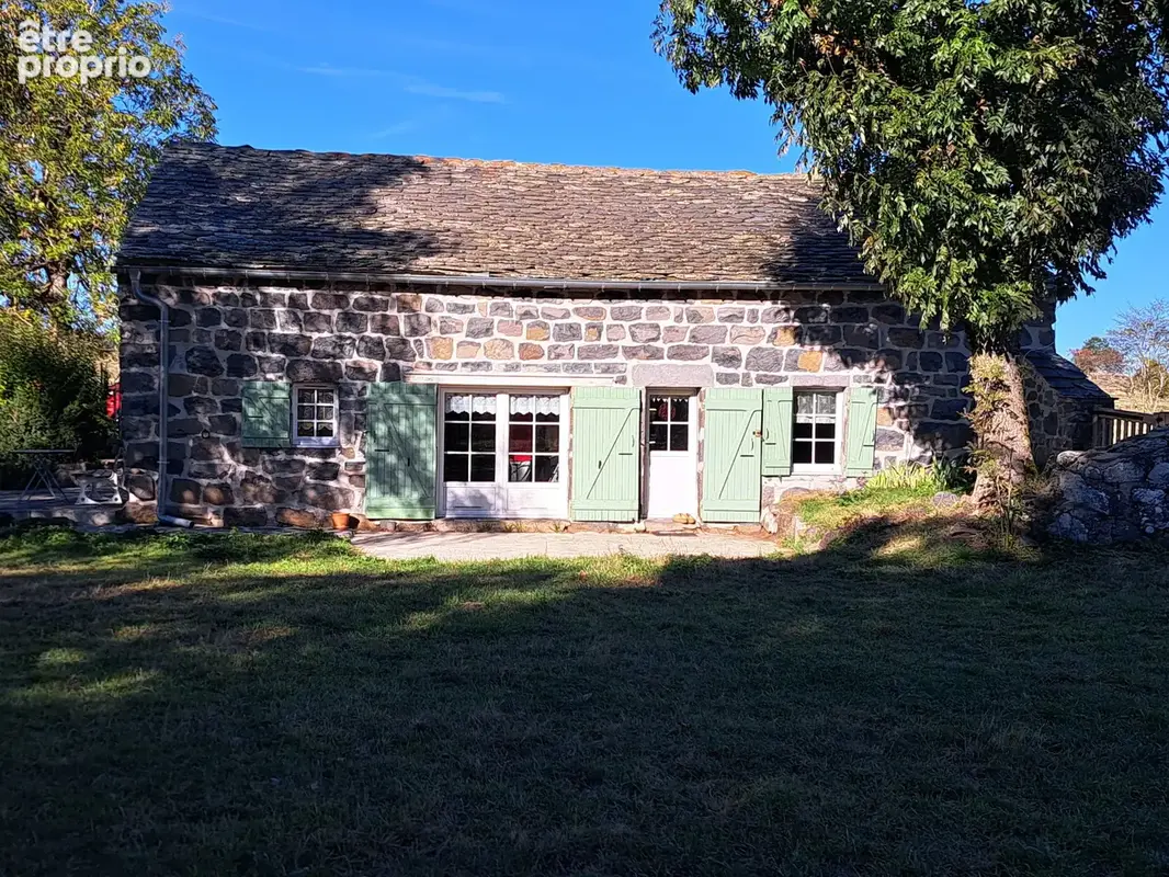 Ancienne petite chaumière au toit de lauzes sur 6000 m2 de terrain - photo 2