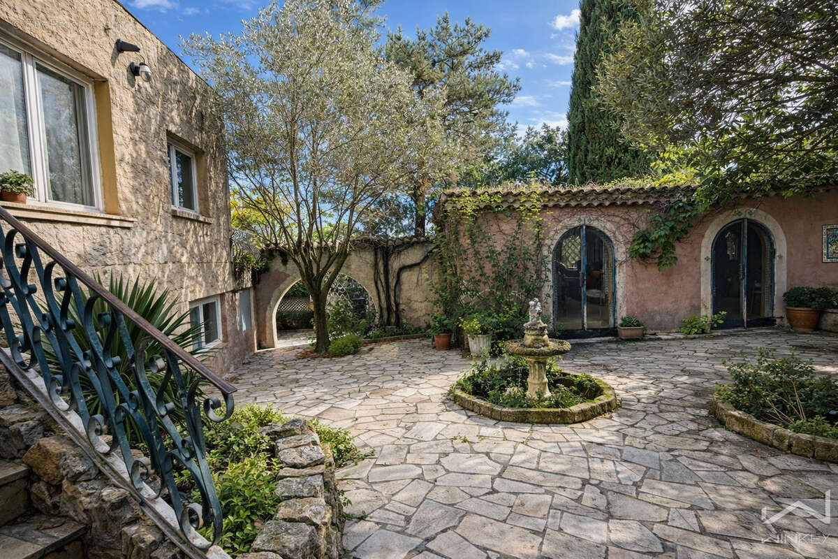 Maison à LA GARDE-ADHEMAR