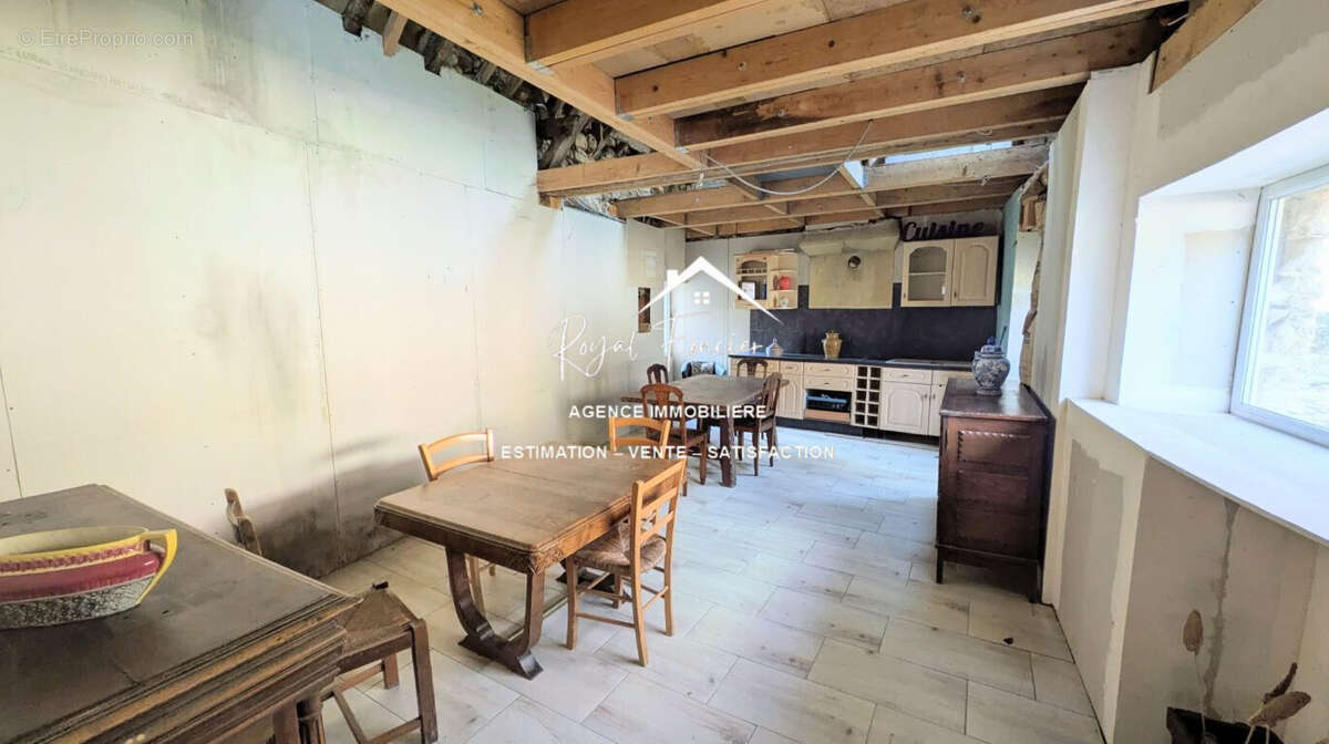 Pièce de vie - Maison à YZEURES-SUR-CREUSE