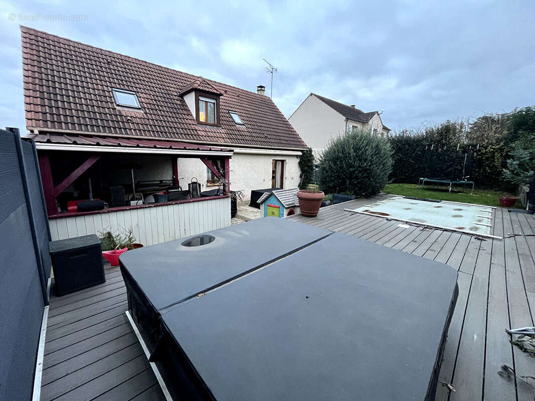 Maison à LA VILLE-DU-BOIS