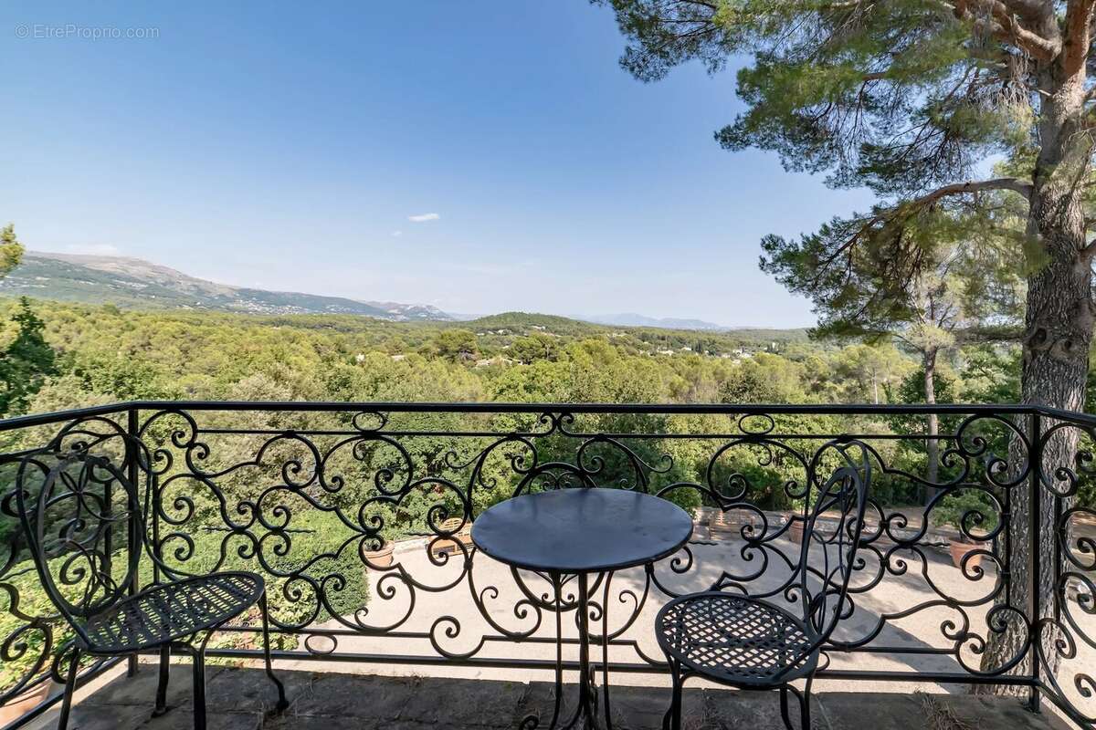 Maison à ROQUEFORT-LES-PINS