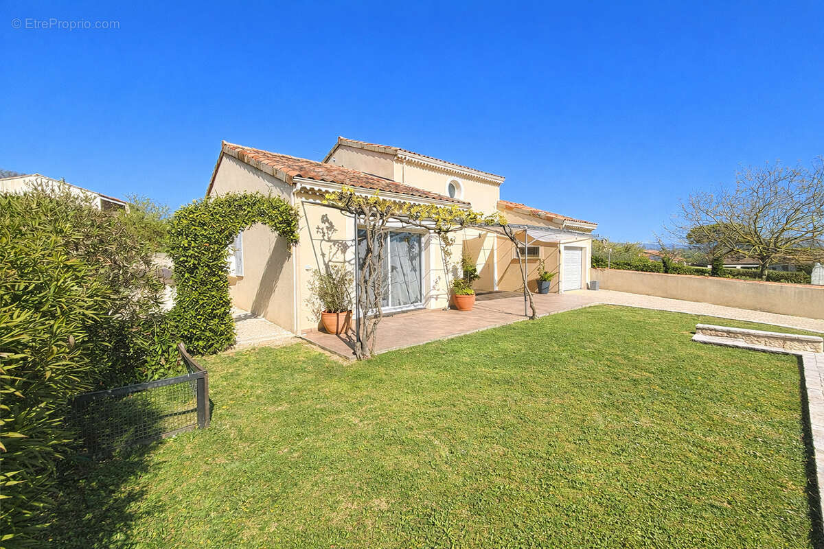 Maison à SAINT-MARCEL-LES-SAUZET