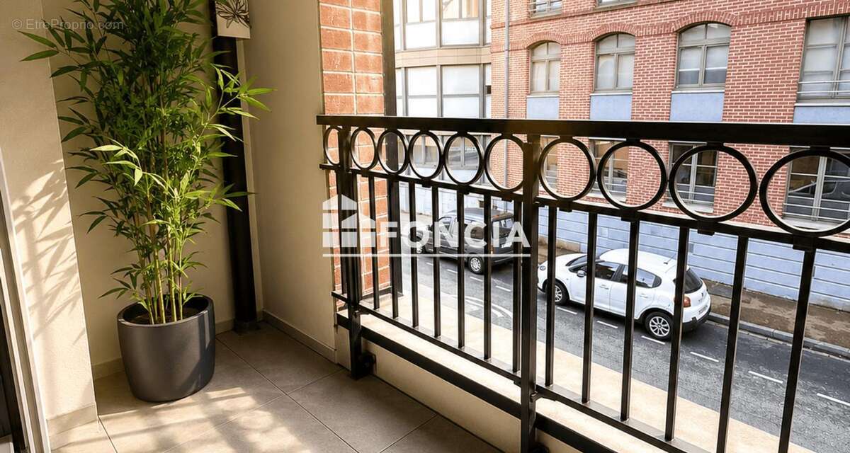 Vieux Lille, rue Maracci : beau type 2 - photo 2